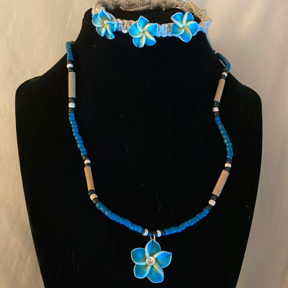 Matching Island Flower Necklace and Bracelet